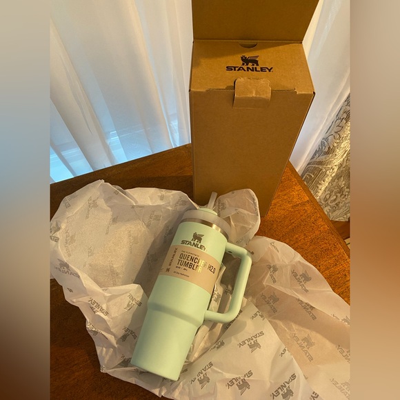 Stanley Mint Green Travel Mug with Handle - Picture 4 of 8